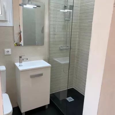 Cuarto de baño elegante en el Maresme
