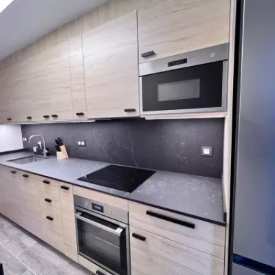 Cocina renovada con acabados modernos en Maresme