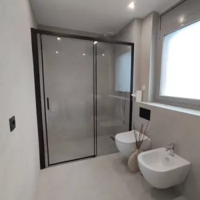 Baño reformado con azulejos modernos Maresme