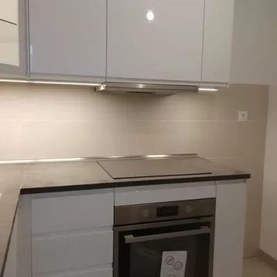 Cocina reformada con superficies de cuarzo Maresme