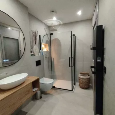 Baño reformado con muebles de diseño en Maresme