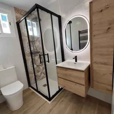 Baño reformado con modernos detalles Maresme