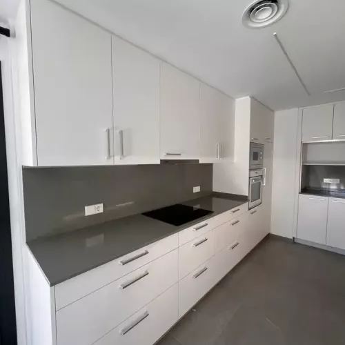 Cocina de diseño moderno reformada en Maresme