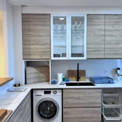 Diseño moderno de cocina reformada en Maresme