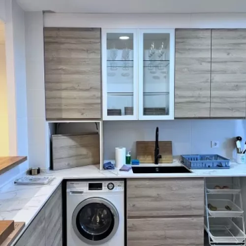 Diseño moderno de cocina reformada en Maresme
