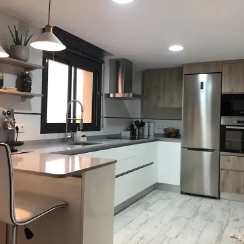 Reforma de cocina con isla central Maresme