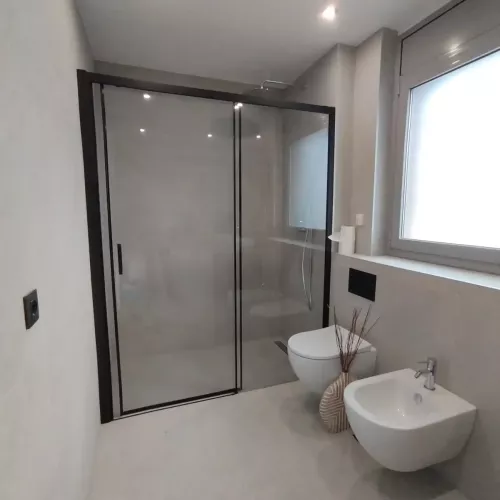 Baño reformado con azulejos modernos Maresme