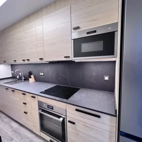 Cocina renovada con acabados modernos en Maresme
