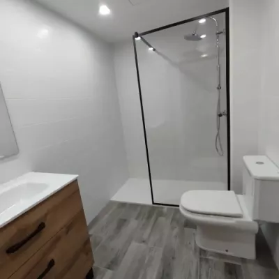 Baño reformado con estilo en Maresme