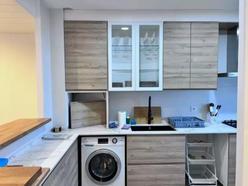 Diseño moderno de cocina reformada en Maresme